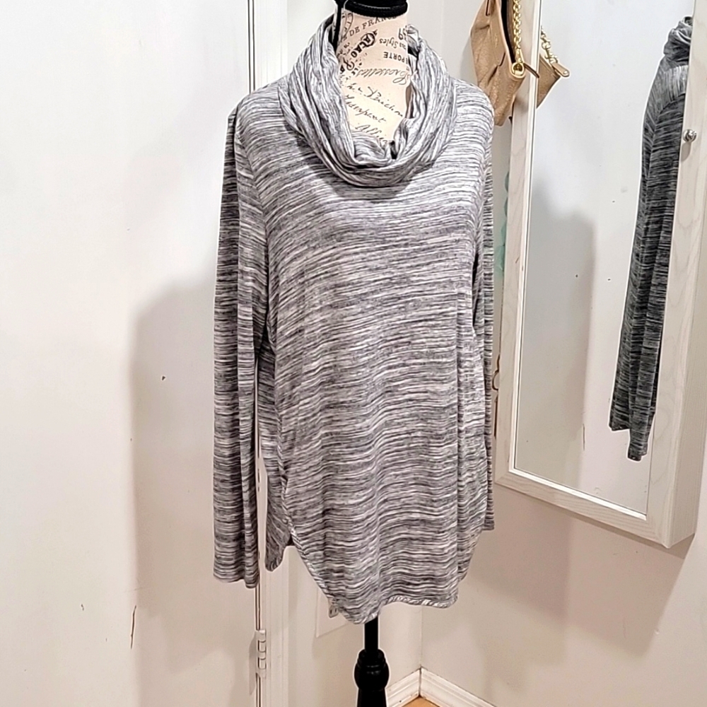 Lou & Grey Cowl Neck Grey Sweater Size Large. A50